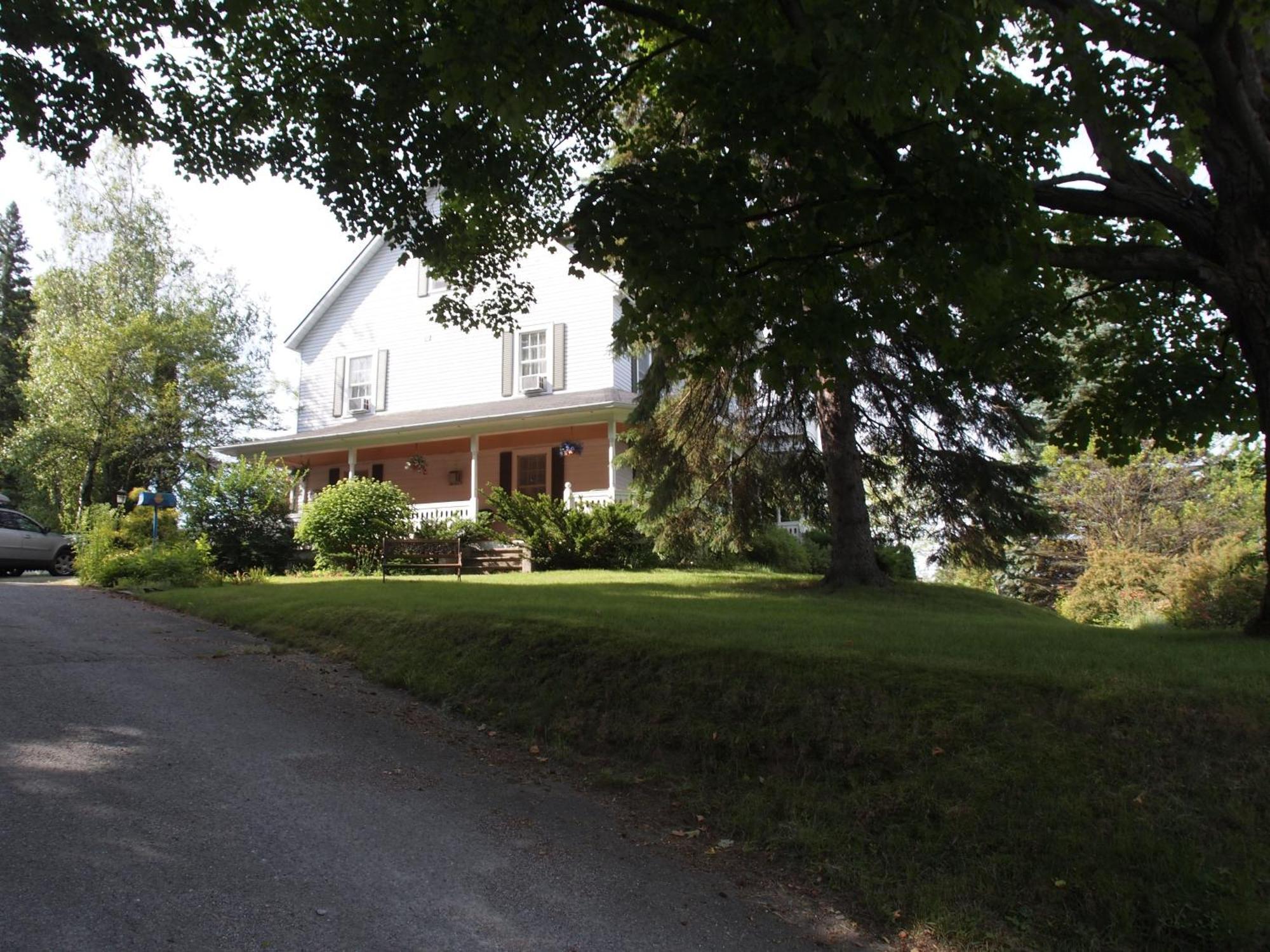 Au Manoir De La Rue Merry Magog Exterior foto